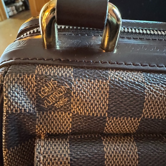 Used Authentic Louis Vuitton Handbag With August 2006 date code VI0086. - Picture 3 of 8